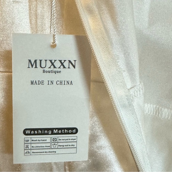 MUXXN Boutique Dress, White Full Length Gown, Large, NWT - Picture 5 of 10